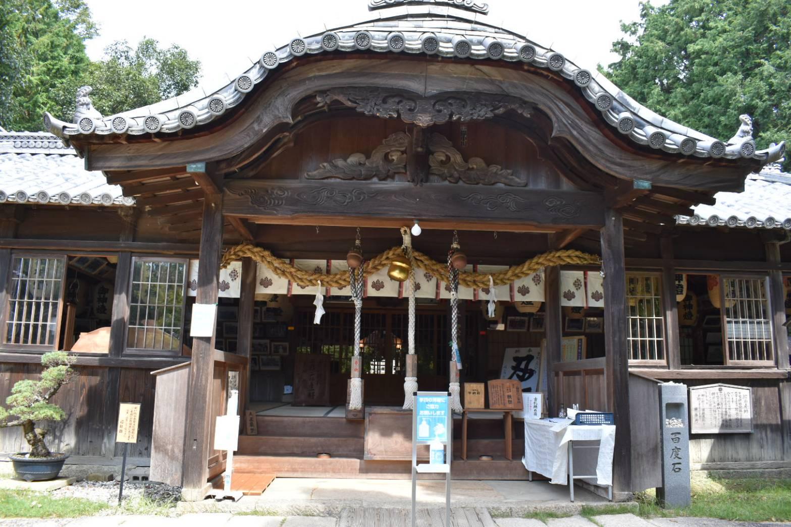 牛窓の地の土地の神霊が鎮座している神社-0